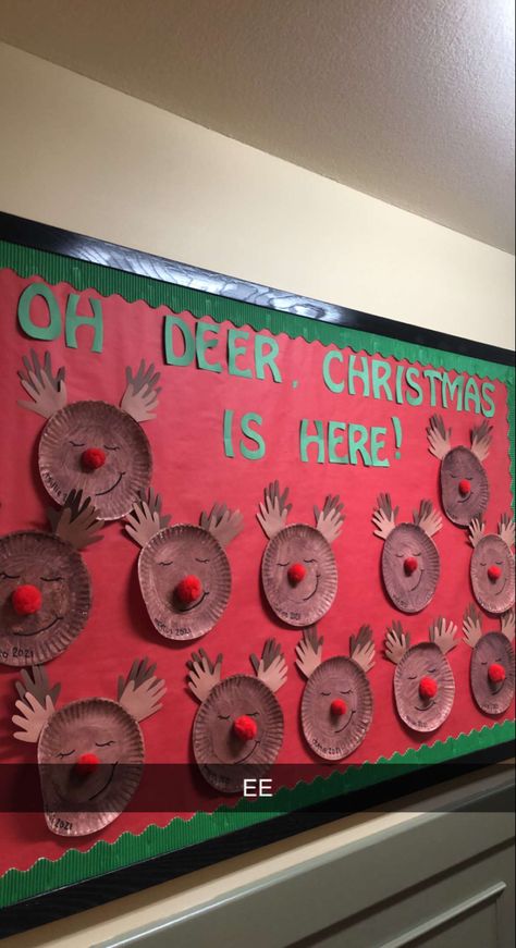 Christmas Ideas For Bulletin Boards, Christmas Ideas For Infant Classroom, December Daycare Door, Kindergarten Classroom Christmas Decor, Infant Door Decorations Classroom Christmas, Childcare Christmas Room Ideas, Pre K Board Ideas, Halloween Window Display Daycare, Christmas Door Ideas For Infant Room