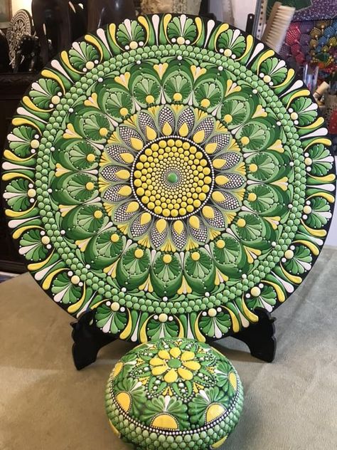 Mandala Dot Art | Go green to breath clean 💚 | Facebook Mandala Dot Art, Dot Mandala, Mandala Dots, Green Dot, Mandala Painting, Dot Art, Dots Art, Go Green, Mandala Art