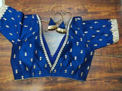 Short Sleeve Blouse Design, Sari Blouse Styles, Sequence Blouse, Bridal Sari, Cotton Saree Blouse Designs, Blouse Indian, Cut Blouse, Indian Lehenga Choli, Blouse Designer