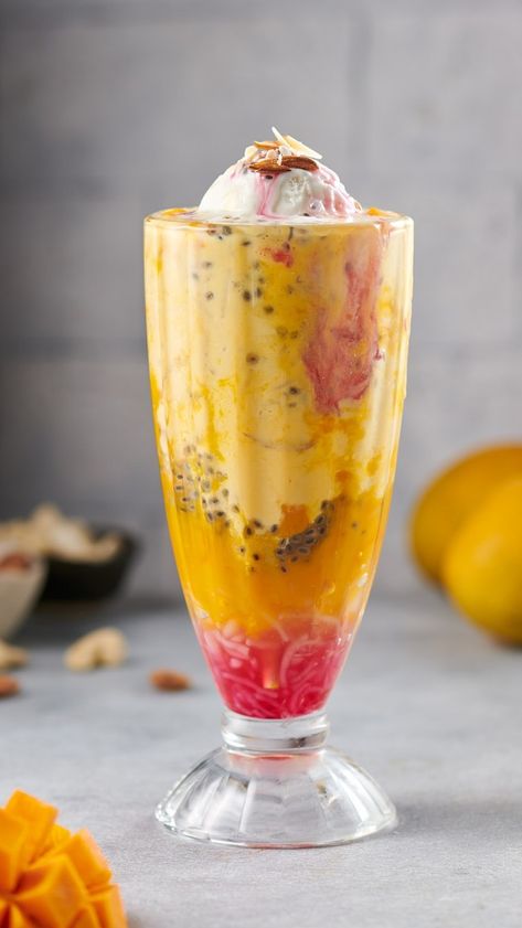 Your Food Lab on Instagram: “Beat the heat with the fruit of the season! Some mango falooda for you. Save this post for later and send it to someone who loves mango…” Ab Videos, Mango Falooda, Mango Shake, Bewafa Photo, Tea Drink Recipes, Eid Food, Food Fest, Summer Coolers, Cake Cafe