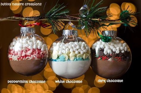 Hot cocoa mix ornaments will warm their recipient from the inside, out. | 23 DIY Holiday Gifts Your Family Can Make At Home Hot Cocoa Ornaments, Chocolate Ornament, Diy Hot Cocoa, Hot Cocoa Mix, Winter Wedding Favors, Hot Cocoa Mixes, Cocoa Mix, Homemade Christmas Gifts, Christmas Goodies