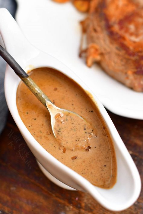 Peppercorn sauce is a great steak sauce that is easy to make and tastes absolutely perfect on steaks as well as chicken. It's a classic steakhouse sauce that will only take you 5 minutes to make and features crushed peppercorns, shallot, cognac, beef stock, and cream. Steak Sauce Easy, Peppercorn Sauce For Steak, Pepper Sauce For Steak, Steak Sauce Recipe, Peppercorn Sauce Recipe, Peppercorn Steak, Sauce For Steak, Steak Sauce Recipes, Spaghetti With Ground Beef