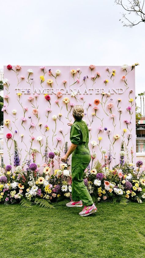 Flowers & flowers galore for The Americana at Brand’s Baubles and Brunch event 🌸 Such a gorgeous photo moment come to life with fresh… | Instagram Aesthetic Party Backdrop, Aesthetic Event Decor, Hanging Flower Photo Backdrop, Flower Power Theme Party, Brand Event Decor, Party Flowers Decorations, Church Event Decorations, Photo Corner Ideas, Photo Corner Wedding