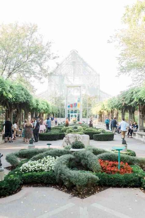 10 Unique Wedding Venues in Indianapolis for Super-Cool Couples - WeddingWire Indianapolis Wedding Venues, Green Porch, Indiana Wedding Venues, Creative Wedding Venues, Wedding Venues Indianapolis, Unique Event Venues, Illinois Wedding Venues, Disco Wedding, Beautiful Outdoor Wedding