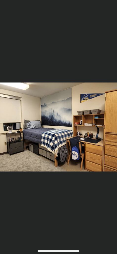 Men’s Dorm Room Ideas, Boy Dorm Room Ideas Colleges, Male Dorm Room Ideas, Boy College Dorms, College Dorm Room Ideas For Guys, Boarding School Dorm, Dorm Room Ideas For Guys, Room Ideas For Guys, Guy Dorm