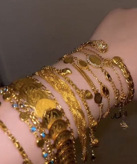 Arab Jewelry Traditional, Gold Jewelry Aesthetic Arab, Arab Wedding Jewelry, Arab Jewelry Aesthetic, Gold Jewelry Arab, Arab Gold Jewelry, 21k Gold Jewelry, Kurdish Jewelry, Arabian Jewelry