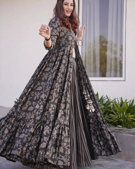 ₹1499 Stunning 3-piece Koti Style Indo-Western Suit of Printed Crop Top, Palazzo And Parallels paired With a Beautiful Printed Shrug Set *LUCAYA Vol~8* D.no 801 to 803 Single Pce Available *Rate :- ₹ 1499 free shipping* v Fabrics:- Heavy MUSLIN Silk With Digital Printed Work Crop Top Inner Attached Size :- XS-34, S-36, M-38, L-40, XL-42, XXL-44, 3XL-46, 4XL-48, 5XL-50 & 6XL-52 Length :- Shrug - Max Up to 55-57" Crop Top - Max Up to 15" Palazzo - Max Up to 38-40" Flai... Crop Top Palazzo, Long Choli Lehenga, Western Suit, Angrakha Style, Printed Crop Top, Western Suits, Lehenga Wedding, Wedding Lehenga, Muslin Fabric