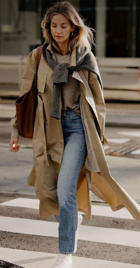 Trench Coat Office Outfit, Caramel Trench Coat Outfit, Tan Wool Trench Coat Outfit, Tan Trench Coat Outfit Fall, Womens Trench Coat Outfit, Beige Raincoat Outfit, Coat And Scarf Outfit, Tan Trench Coat Outfit, Trench Coat Outfit Fall