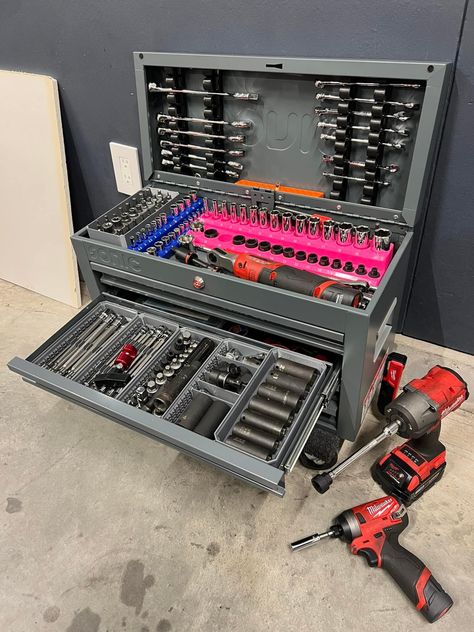 Tool Cart Ideas, Mechanics Shop Organization, Truck Tool Box Ideas, Milwaukee Tool Box Ideas, Tool Box Organization Ideas, Truck Toolbox Organization, Toolbox Organization, Milwaukee Tool Box, Officine In Garage