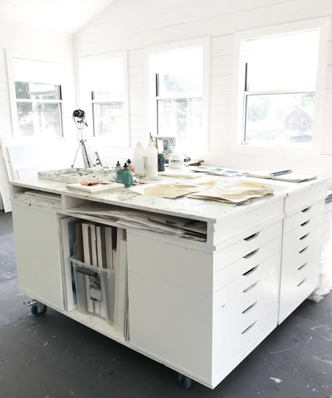 Customize your art studio work table with this DIY Ikea hack- 4 Alex flat drawers Studio Work Table, Art Studio Table, Home Art Studios, Ikea Art, Art Studio Storage, Ikea Alex Drawers, Alex Drawer, Art Studio Space, Art Studio Organization