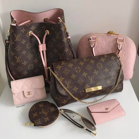 Solo mio, bolso, 2 carteras, 2 billeteras, monedero (rosa y café) y gafas oscuras, Louis Vuitton❤️ Tas Lv, Hammitt Handbags, Sac Louis Vuitton, Handbags Uk, Fall Handbags, Tas Fashion, Handbags Luxury, غرفة ملابس, Louis Vuitton Designer