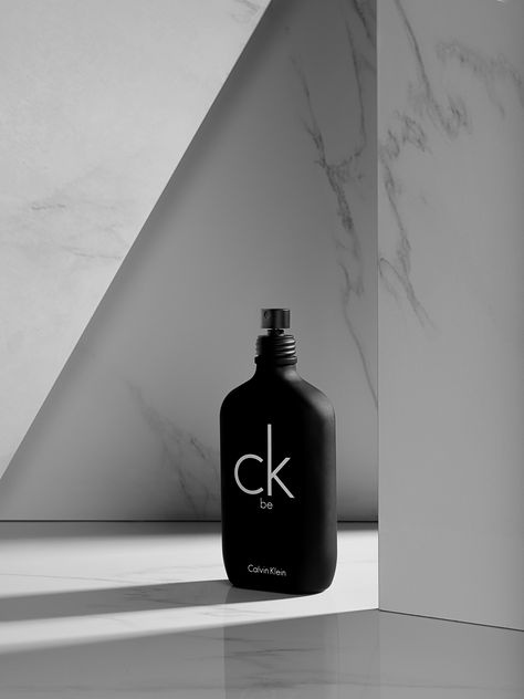 Calvin Klein Aesthetic, Ck Be, Calvin Klein Perfume, Beauty And Cosmetics, Fragrance Photography, Black Perfume, Hermes Perfume, Film Photography Tips, Perfume Photography