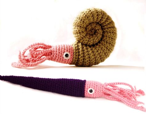 Ammonite and Orthocone by kaelby Crochet Sea Creatures, Crochet Fish, Crochet Food, Yarn Tail, Crochet Animal Patterns, Stuffed Toy, Yarn Needle, Crochet Dolls, Crochet Animals