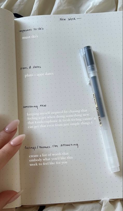 Aesthetic Journals, Mindfulness Journal Prompts, Journal Inspiration Writing, Healing Journaling, Daily Journal Prompts, Bulletin Journal Ideas, Self Care Bullet Journal, Writing Therapy, Journal Writing Prompts