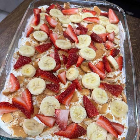 Banana Poke Cake, Peanut Butter Brownie Bites, Banana Cream Pudding, No Bake Cookie Dough, Cake Mix Ingredients, Cake Cooking, Vegetable Recipe, Strawberry Cake Mix, Poke Cakes