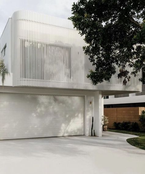 White Cladding Exterior, Batten Facade, Mid Century Palm Springs, Palm Springs House, Exterior House Remodel, Contemporary House Exterior, Beach House Exterior, House Facade, White Brick