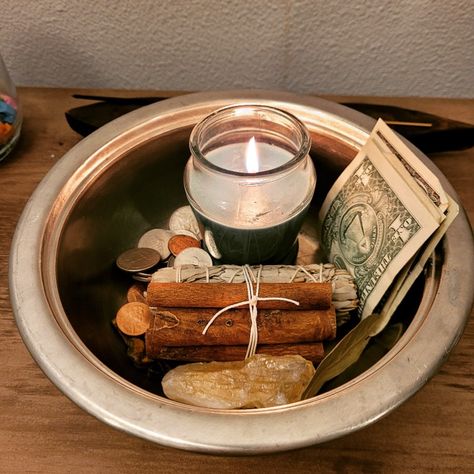 Feng Shui Money Bowl, Money Oil Recipe, Feng Shui Wealth Vase, Magical Herbs Witchcraft, Money Bowl, Money Candle Spell, Hoodoo Magic, Eye Crystals, Feng Shui Money