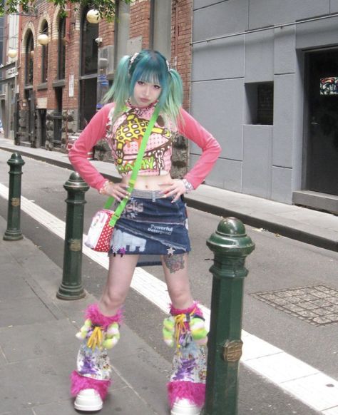 Decora Fashion Outfits, Decora Harajuku, Harajuku Decora, Japanese Fashion Trends, Gemini Hair, 2000s Japanese Fashion, Harajuku Outfits, Gyaru Fashion, Dara Kpop