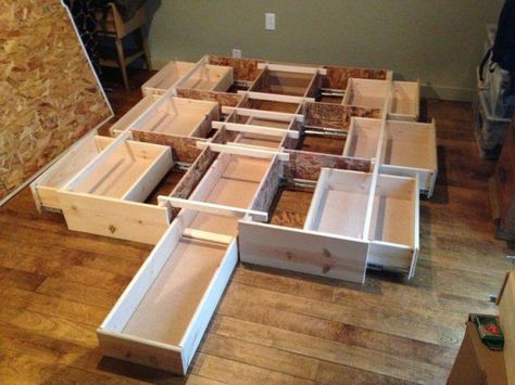 47 Storage Hacks To Organize You Life-homesthetics.net (17) Projek Kayu, Diy Muebles Ideas, Bed Frame With Drawers, Headboard Ideas, Pallet Bed, Diy Bed Frame, Bed Frame With Storage, Diy Holz, Bed Frames