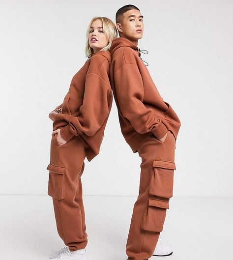 Streetwear Studio Shoot, Unisex Winter Fashion, Clothing Photoshoot, Utility Fashion, Unisex Aesthetic, Twins Posing, Men Ootd, Streetwear Photoshoot, Sibling Poses