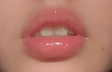 Glossy Lips Reference, Pink Glossy Lips Aesthetic, Soft Lips Aesthetic, Pretty Lips Aesthetic, Pretty Pink Lips, Glossy Pink Lips, Pink Lip Aesthetic, Aesthetic Lips, Heart Lips