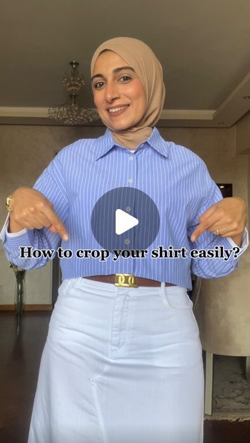 Cropped Shirt And Skirt Outfit, How To Style Shirts With Jeans, Crop Shirt Outfits, How To Crop A Shirt, Loose Shirt Outfit, Later Outfit, Gingham Shirt Outfit, Cropped Shirt Outfit, Outfit Chemise