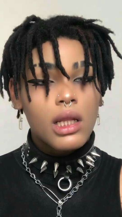 Men With Makeup, E Boy Makeup, Male Makeup Looks, Eboy Makeup, Androgynous Makeup, Boy Makeup, Black Alt, Afro Punk Fashion, Punk Makeup