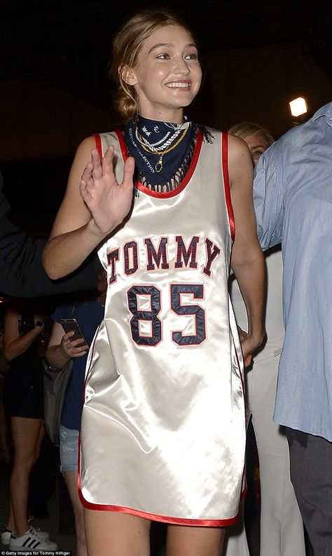 Urban-chic: Later she was spotted modelling a silk white basketball jersey style dress showing off her long lean legs Jersey Outfit Women, Basketball Dress, Gigi Hadid Backstage, Basketball Jersey Outfit, Lean Legs, White Basketball, Cody Simpson, Fall Fashion 2016, Jersey Outfit