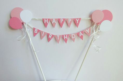 Handmade Personalised Cake Topper With bunting and balloons Diy Cake Topper Birthday, 달력 디자인, Toppers Diy, Cake Banner, Personalised Cake, Diy Cake Topper, Personalized Balloons, Cake Banner Topper, Balloons Birthday