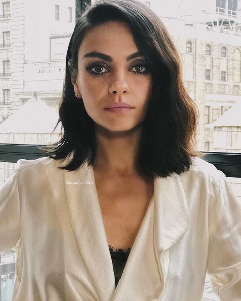 Mila Kunis on Instagram: “Mila for her press day in NY yesterday for the @spywhodumpedme ❤️ . . . #milakunis #eyes #woman #style #dior #jimbeam #love #cute…” Mila Kunis Hair, Short Hairdos, Lob Haircut, Ombré Hair, Short Hair Styles For Round Faces, Mila Kunis, Penteado Cabelo Curto, Short Hairstyle, Trending Hairstyles