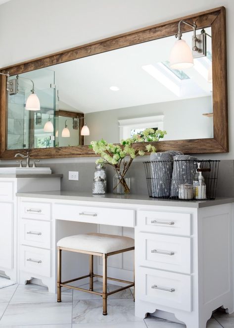 Built In Makeup Vanity, Masterbath Ideas, Makeup Vanity In Bathroom, Vanity In Bathroom, Bathroom Redecorating, Built In Vanity, Dress Room, Bathroom With Makeup Vanity, Diy Makeup Vanity