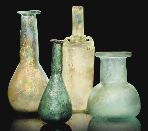 Ancient Roman Clothing, Roman Clothing, Roman Artifacts, Antique Glass Bottles, Green Glass Bottles, Ancient Roman Glass, Antique Glassware, Roman Art, Antique Bottles