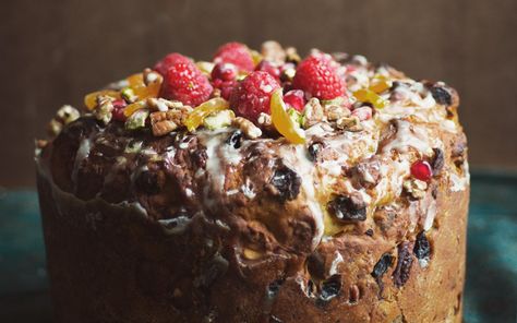 Panettone, also known as pan dulce, is a sweet bread originating from Italy, but it's gained popularity all over the world, particularly in South America. Friendship Cake Starter, Vegan Panettone, Holiday Fruit Cake, Friendship Cake, Italian Baking, Panettone Bread, Panettone Recipe, Citrus Cake, Vegan Holiday