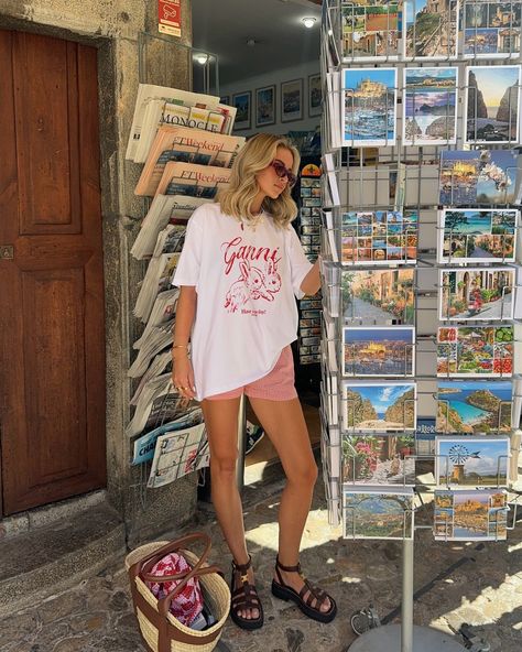 Lauren C Watson | A Ganni summer ❤️ #summeroutfit #eurosummer #holidayfit | Instagram Tourist Outfits Summer, Beachy Summer Outfits Vacation, Car Travel Outfit Summer, Travel Ootd Summer, Boxers As Shorts, Women Boxers Outfit, Outfits With Boxers, Boxer Shorts For Women Outfit, Mini Shorts Outfit