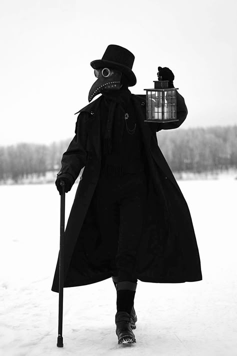 Plague Doctor Staff, Halloween Core Aesthetic Outfits, Hot Plauge Doctor, Victorian Plague Doctor, Plague Doctor Outfits, Plague Doctor Couple Costume, Bloodborne Costume, Plaguecore Aesthetic, Aesthetic Plague Doctor