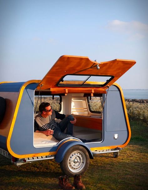 Accessoires Camping Car, Teardrop Camper Plans, Mini Caravan, Diy Camper Trailer, Tiny Camper, Indoor Outdoor Kitchen, Small Trailer, Mini Camper, Truck Camping