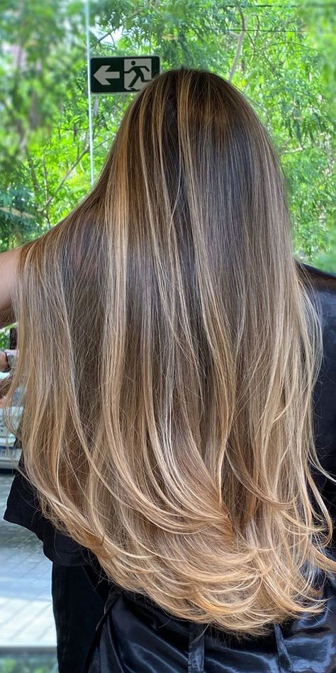 honey blonde balayage and highlights, blonde hair color ideas, hair color ideas 2022 Highlights Brown Hair Balayage, New Hair Color Trends, Golden Brown Hair Color, Rambut Brunette, Blonde Highlights On Dark Hair, Blonde Balayage Highlights, Brown Hair Looks, Brown Hair Inspo, Brunette Hair With Highlights