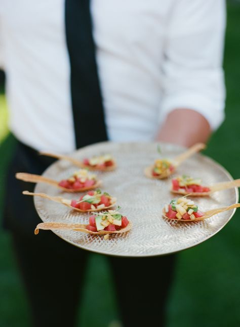 Wonton Spoons Appetizers Served On Spoons, Italian Passed Appetizers, Italian Cocktail Hour Food, Gala Food Ideas, Ahi Tuna Bites, Classy Appetizers, Tuna Bites, Waffle Bites, Appetizer Boards