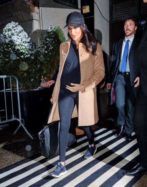 Meghan Markle Wears Athleisure Outfit in NYC Feb. 2019 Kate Middleton Athleisure, Workout Princess, Meghan Markle Maternity Style, Meghan Markle Maternity, Meghan Markle Pregnant, Family Workout, Sumer Style, Meghan Markle Dress, Abigail Spencer