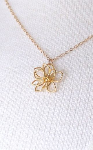 Delicate Necklace Gold Jewelry Simple, Cute Necklace, Girly Jewelry, Simple Jewelry, Simple Necklace, Pretty Jewellery, Flower Necklace, Cute Jewelry, Gemstone Necklace