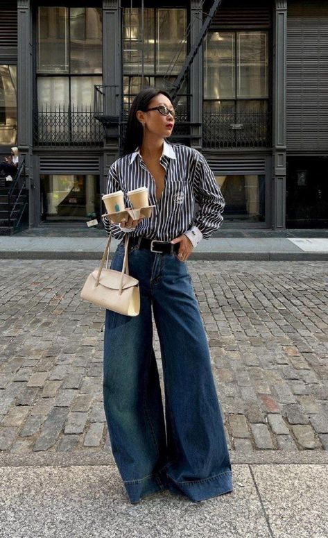 Wide Leg Jeans Outfits, Wide Leg Outfit, Portret Feminin, Style Wide Leg Jeans, Wide Leg Jeans Outfit, Stile Casual Chic, Looks Jeans, Leg Pants Outfit, Perfect Denim