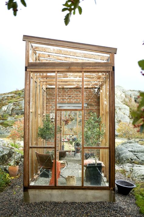 Greenhouse Backyard, Shed Inspiration, Diy Greenhouse Plans, Jardim Diy, Pool Small, Garden Small, Backyard Greenhouse, Small Greenhouse, Landscaping Garden