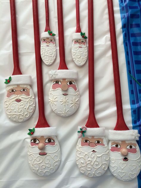 Assorted wooden spoon Santas. Wooden Spoon Crafts, Spoon Ornaments, Painted Spoons, Christmas Spoons, Spoon Crafts, Christmas Candle Holders, Christmas Wood Crafts, Christmas Ornaments Homemade, Christmas Ornament Crafts