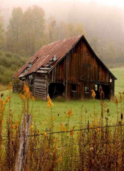 18th Century Settlers of Stokes County, NC Segment 6 Barn Pictures, Country Barns, Barn Painting, Barn Art, Old Farm Houses, Farm Barn, Country Scenes, 수채화 그림, Cabin In The Woods