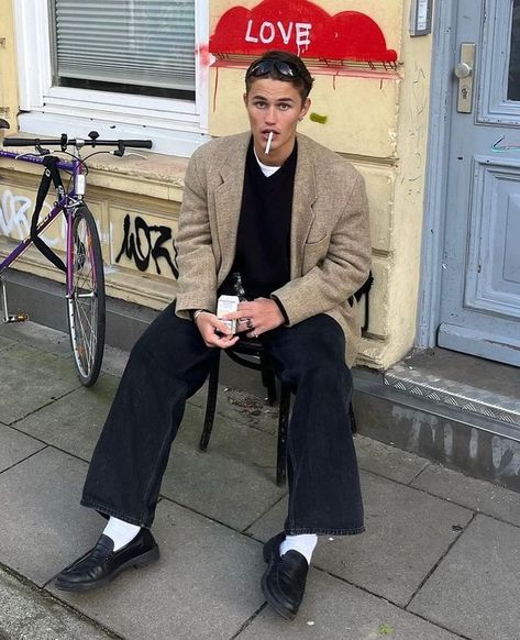 go on my tik tok:0verl00ked #outfit #streetwearoutfitsmen #baggyy2k #outfitinspo #streetwear #fashion #baggy Baggy Slacks Outfit Men, Baggy Boy Outfits, Baggy Suit Pants, Baggy Trousers Outfit, Men Blazer Outfit, Baggy Suit, Blazer Men Outfit, Blazer Streetwear, Tweed Blazer Outfit