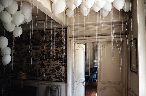 . Grey Gardens, White Balloons, Party Inspiration, Concept Store, Diner, Home Interior Design, Sweet Home, House Interior, Balloons