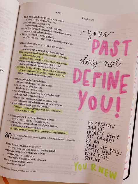 Writing In Your Bible, Bible Margin Notes, Bible Journaling In Bible, Bible Notes In Bible, Bible Note Taking, Bible Study Notes Aesthetic, Cute Bible Journaling Ideas, Devotional Journal Ideas, Bible Notes Ideas