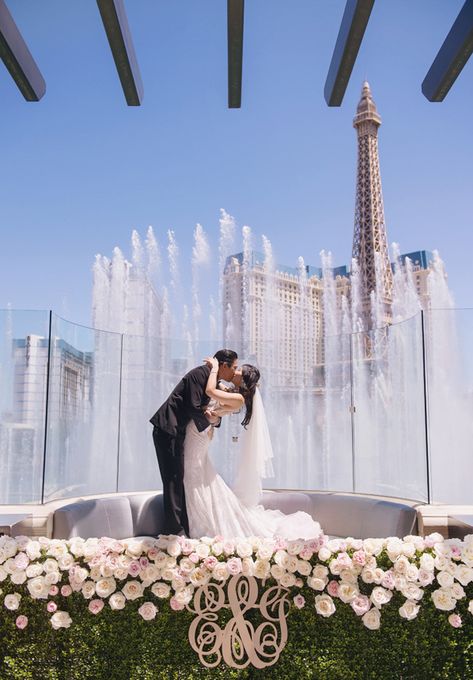 Las Vegas Wedding Venues, Las Vegas Wedding Reception, Vegas Wedding Venues, Wedding Kisses, Vegas Wedding Reception, Vegas Wedding Invitations, Fountain Wedding, Las Vegas Wedding Invitations, Las Vegas Cheap