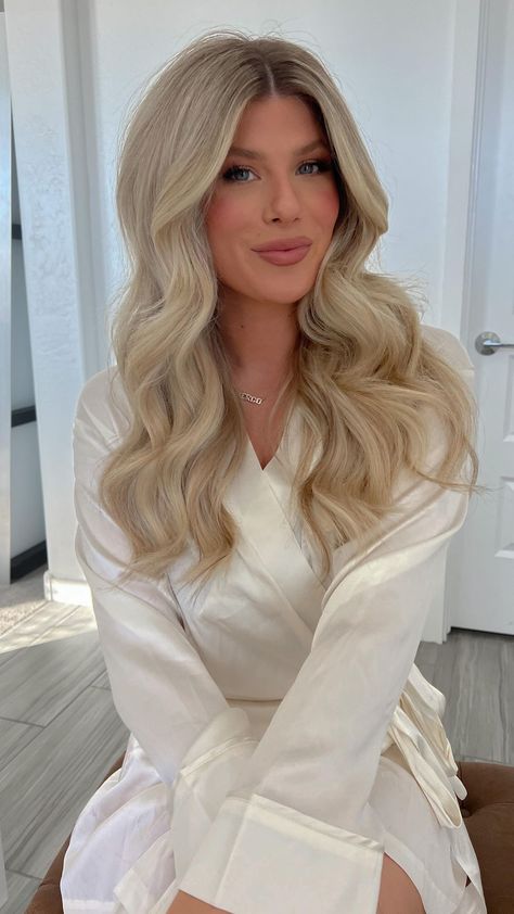 Long Blonde Hair Wedding Loose Curls, Wedding Hair Flowers Down, Down Blonde Wedding Hair, Fine Bridal Hair, Voluminous Curls Wedding Hair, Wedding Hair Down With Volume, Big Curled Hair Wedding, Bridal Hair Big Waves, Hair And Makeup Bride