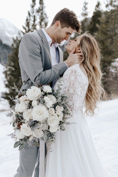 Winter Snow Elopement, Winter Bridal Portraits, Winter Wedding Photography Poses, Winter Bridal Photoshoot, Snow Wedding Photos, Wedding Dress Long Sleeve Lace, Snowboard Wedding, Couple Photography Winter, Winter Mountain Wedding